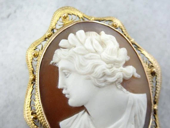 Ladies sleek geometric brooches -Vintage Cameo Gold Filigree Pendant Brooch