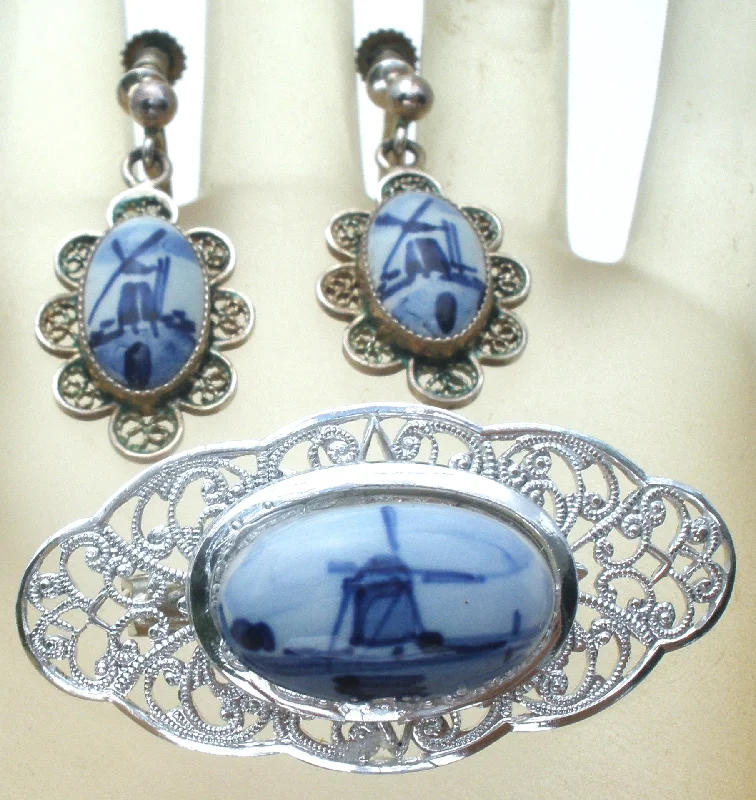 Ladies sisterly spark brooches -Delft Blue & White Earrings Brooch Set Vintage