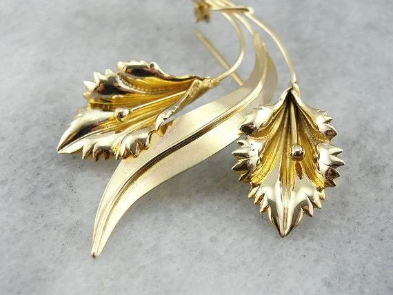 Ladies quiet charm brooches -Sweeping Double Floral Yellow Gold Brooch